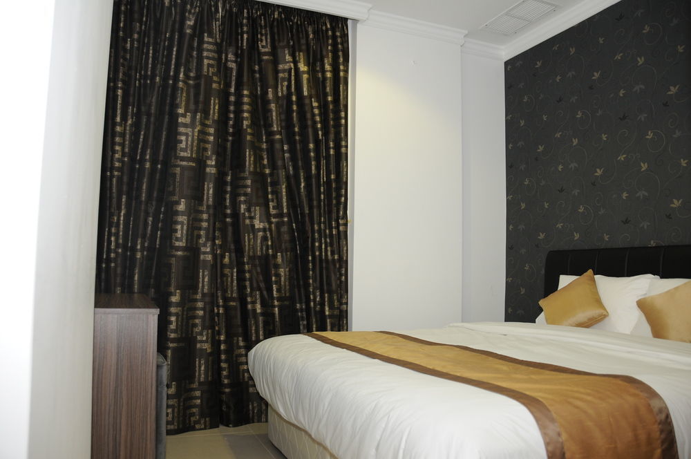 Al Muhanna Plaza Luxury Apartments Кувейт Экстерьер фото