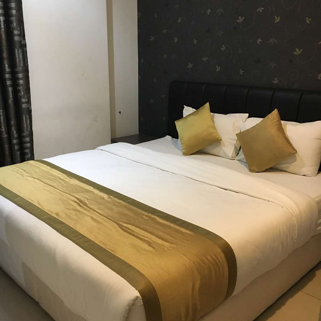 Al Muhanna Plaza Luxury Apartments Кувейт Номер фото
